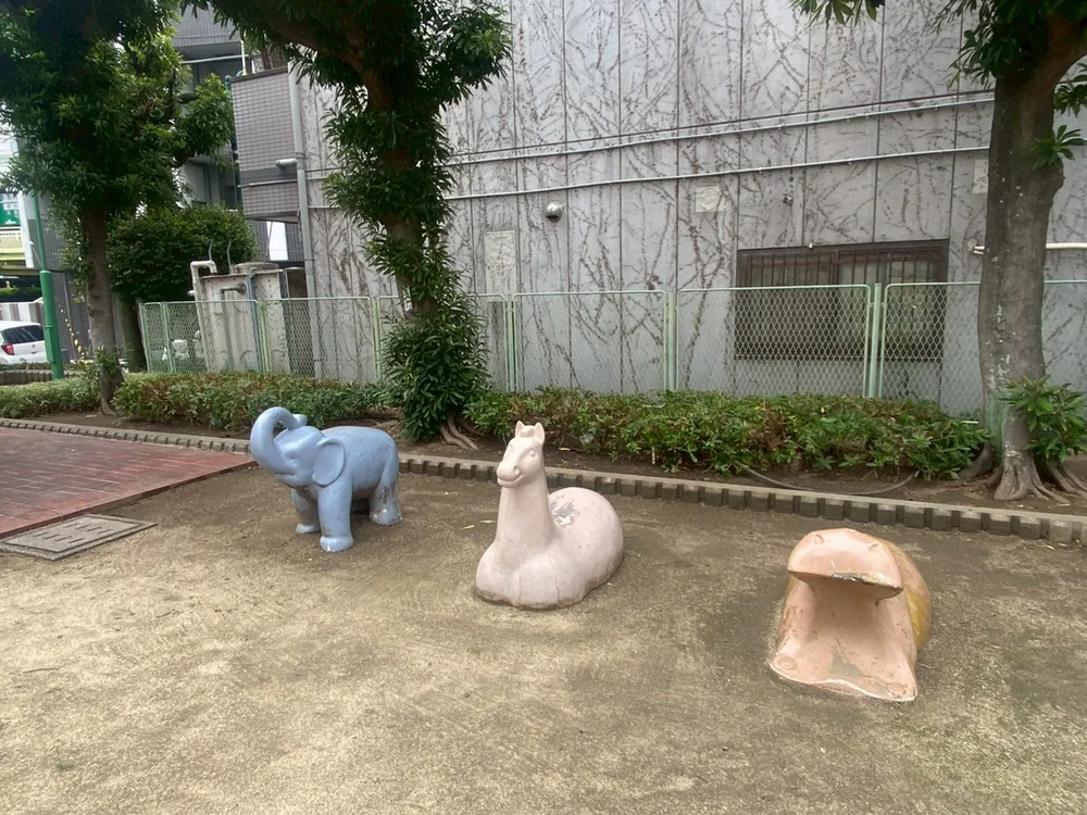 ヒラドツツジ、コグマザサ